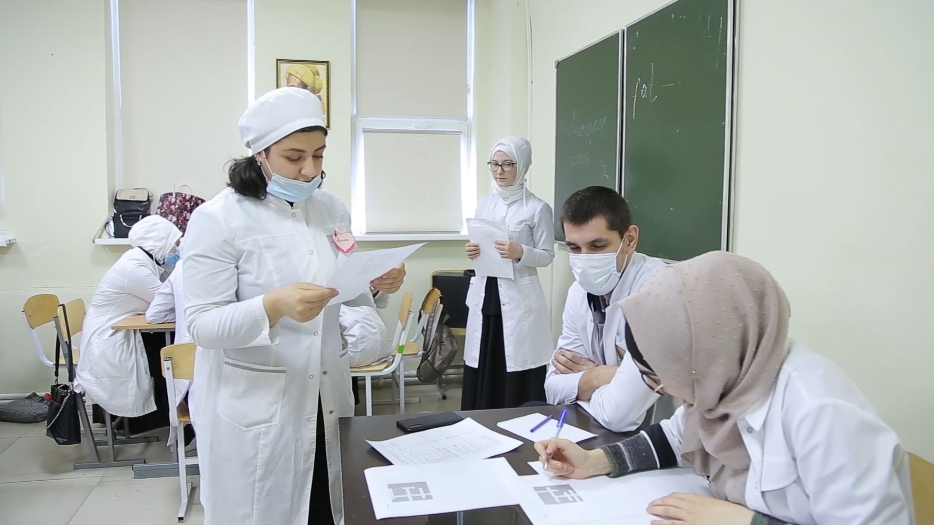 А ну-ка, медсестры!